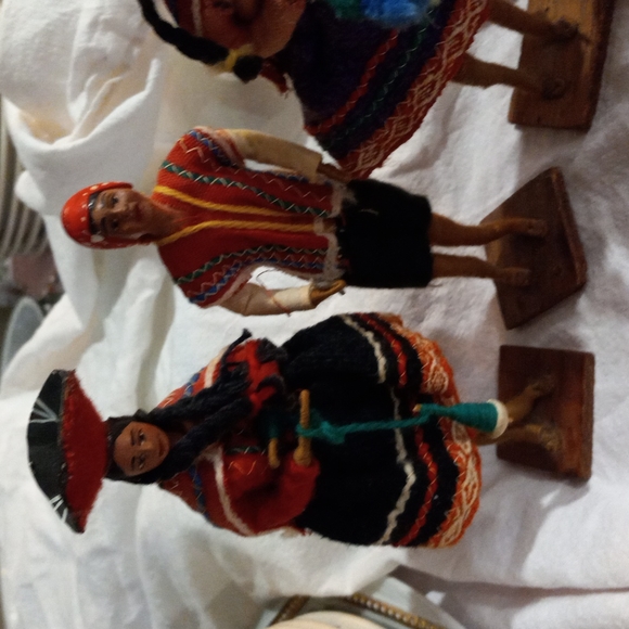 Set of Handmade Antique Peruvian Dolls. - Picture 2 of 3